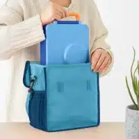 Bolso OmieTote celeste lavable a máquina y plegable para loncheras OmieBox en La Mirilla Kids