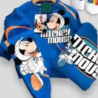 Conjunto Mickey astronauta azul para niños Detalle del conjunto de Mickey astronauta Conjunto infantil de algodón perchado azul Niño usando conjunto Mickey temática espacial Ropa abrigadora Mickey Mouse astronauta