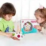 Juguete Erizo Sensorial 4 en 1 con funciones Pop Fidget y sonajero, fabricado en silicona de calidad alimentaria para la estimulación de niños de 1 a 3 años.
