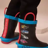 Botas de agua Hot Wheels negras con asa para niños, diseño exclusivo de edición limitada