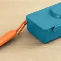 Set de cubiertos de acero inoxidable con estuche UP Pod anaranjado para lonchera OmieBox UP