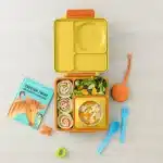 OmiePod set de cubiertos anaranjado con estuche de silicona celeste para loncheras en La Mirilla Kids