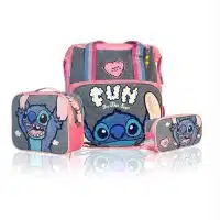 Pack escolar premium de Stitch con mochila de espalda gris y rosada, lonchera térmica y cartuchera original de Disney.